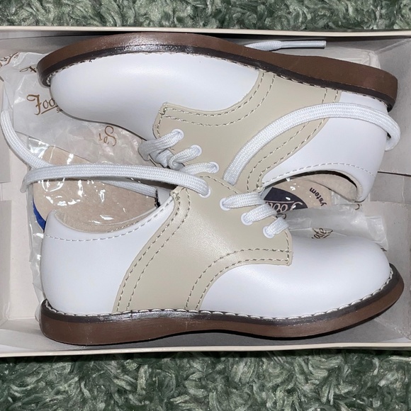 NWT Footmates Ecru Saddle Oxford Shoes - Picture 2 of 9